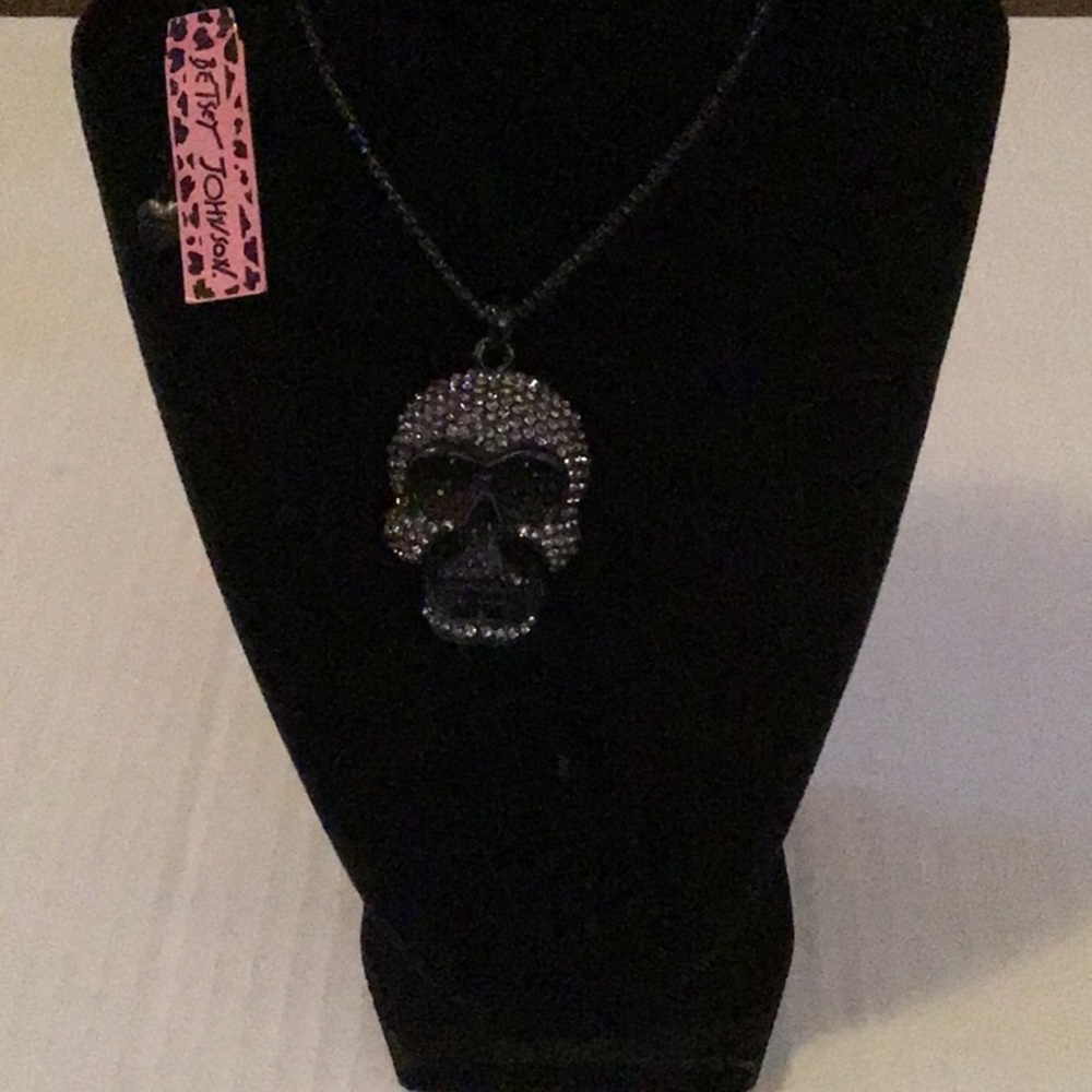 Betsy Johnson Scull Necklace